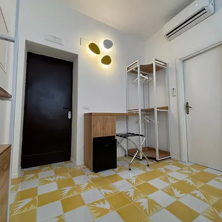 Tender To Carafa Capri