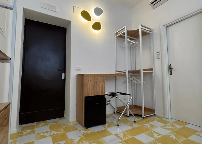 Tender To Carafa 카프리